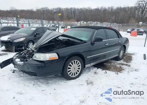 2005 Lincoln Town Car Signature Limited from USA, damaged, VIN 1LNHM82WX5Y607132